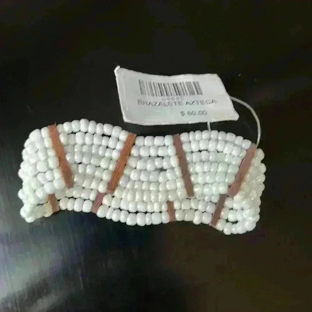 HANDMADE wooden & white beaded stretchy bracelet NWT La Casa de Coralie Mexico - Picture 3 of 3